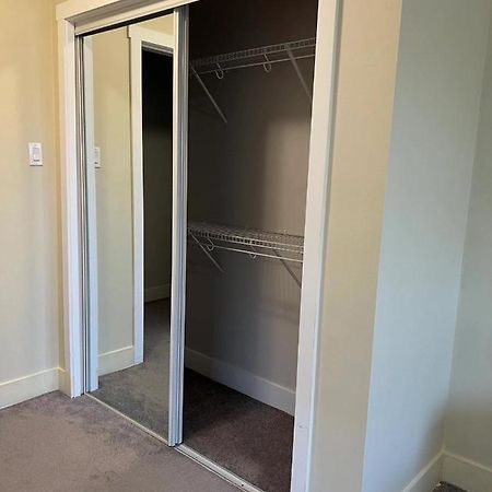 Spacious And Bright Large Suite With Separate Bathroom Richmond Exterior photo