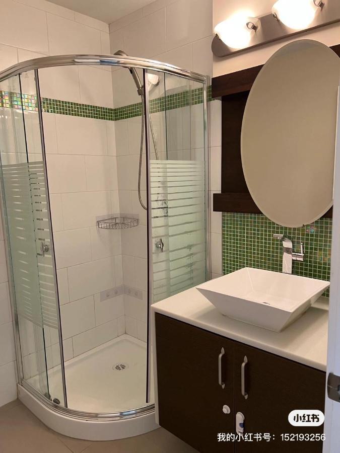 Spacious And Bright Large Suite With Separate Bathroom Richmond Exterior photo