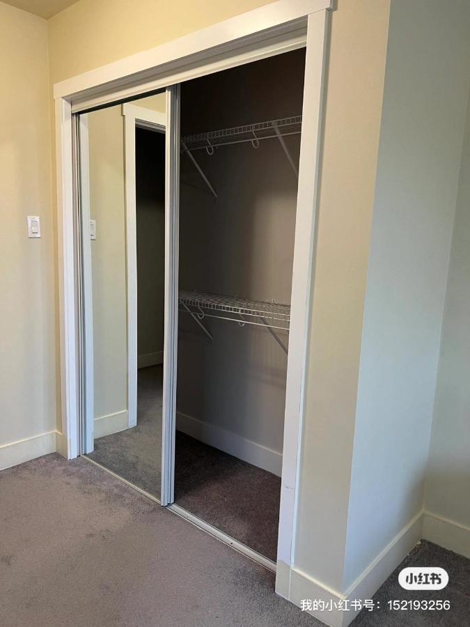 Spacious And Bright Large Suite With Separate Bathroom Richmond Exterior photo